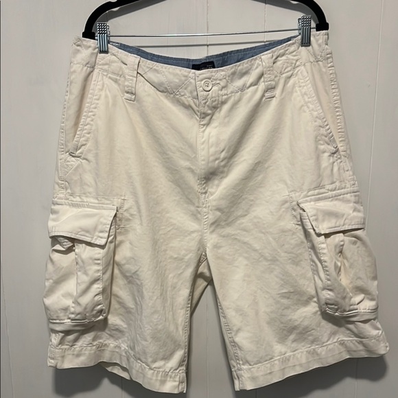 Nautica Cream Cargo Shorts with Flat-Front Design - Picture 1 of 6